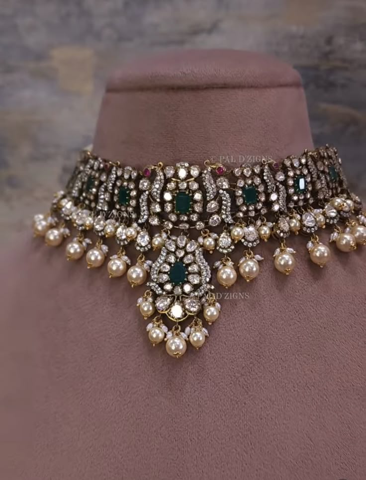 Emerald pendant chain