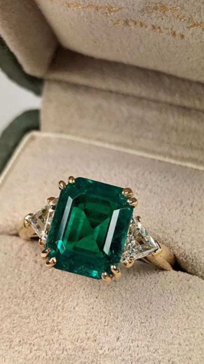 Emerald cocktail ring